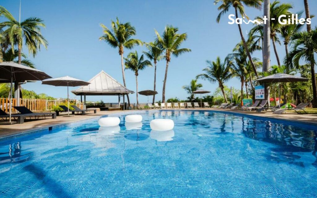 Piscine extérieure de l'hôtel Les Aigrettes à Saint-Gilles Les Bains à La Réunion