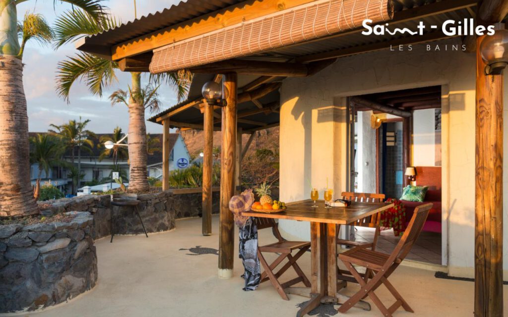 Terrasse de la résidence Hôtel Les Boucaniers à Saint-Gilles Les Bains à La Réunion