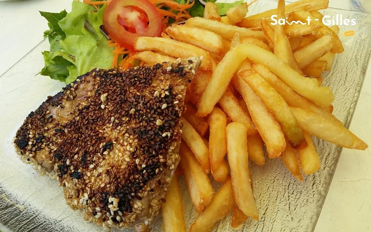 Plat chez le restaurant Le Bénitier Plage à Saint-Gilles Les Bains à La Réunion